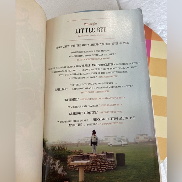 Little Bee by Chris Cleave Paperback - Picture 4 of 6